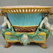 Putti table center