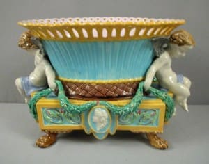 Putti table center