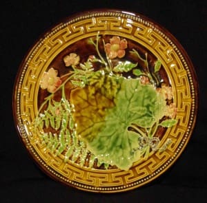 Leaf plate with Greek key border