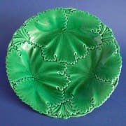 Green majolica leaf plate