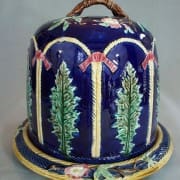 Ribbon and leaf cheese keeper