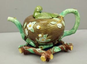 Bird on nest teapot with stand