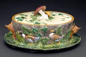 Minton fox and duck game pie dish with mushroom finial