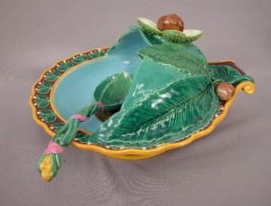 Minton roasted chestnut server with spoon