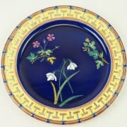 Flower dessert plate with Greek key border